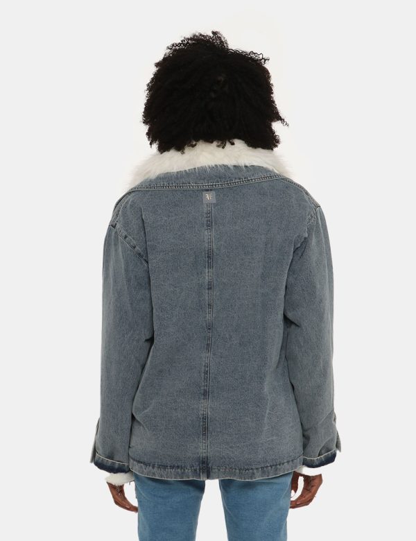 Giacca Fracomina in jeans con inserti in ecopelliccia - 100% cotone fodera 100% poliestereLa modella indossa la taglia S e l