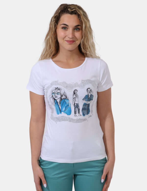 T-shirt Caractere Bianco - T-shirt su base bianca con stampa'Ragazze' in tinta grigio e azzurro. La vestibilità è morbida e
