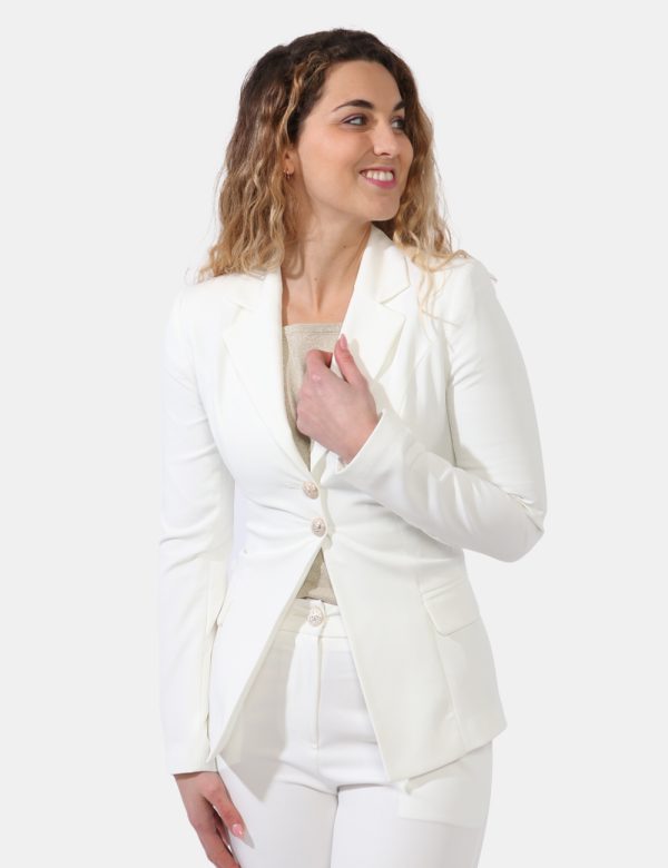 Giacca Yes Zee Bianco - Originale giacca in total bianco panna con taglio sul retro arricchito da nastro argentato ed intrec
