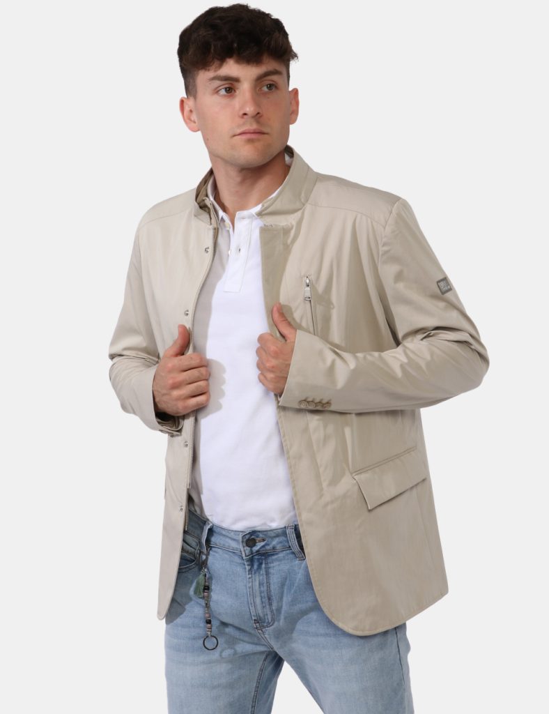 Giacca Yes Zee Beige - Giacca impermeabile in total beige. Presenti tasche a toppa con linguetta più tasche interne. La vest