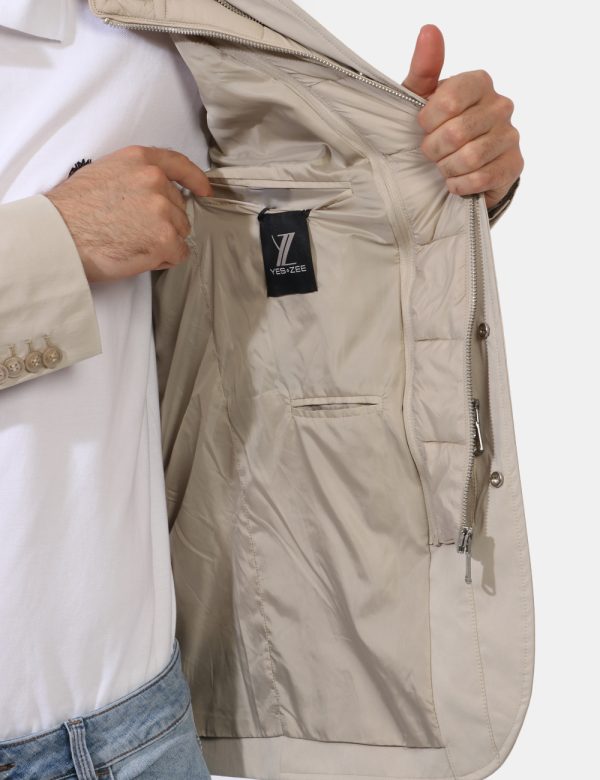 Giacca Yes Zee Beige - Giacca impermeabile in total beige. Presenti tasche a toppa con linguetta più tasche interne. La vest