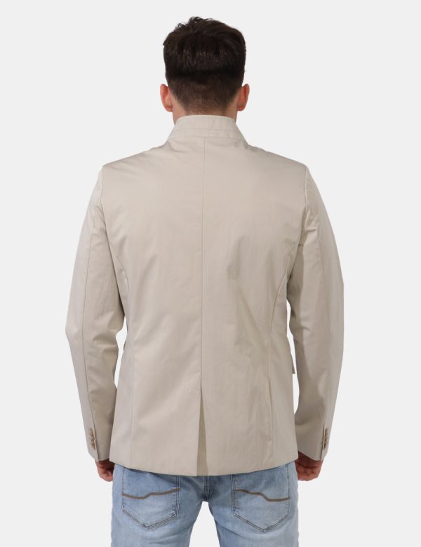 Giacca Yes Zee Beige - Giacca impermeabile in total beige. Presenti tasche a toppa con linguetta più tasche interne. La vest