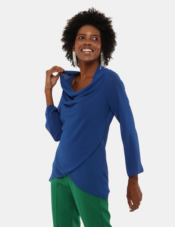 Camicia Vougue scollo morbido - 100% poliestereLa modella indossa la taglia S ed è alta 170 cm e la vestibilità è regolareUn