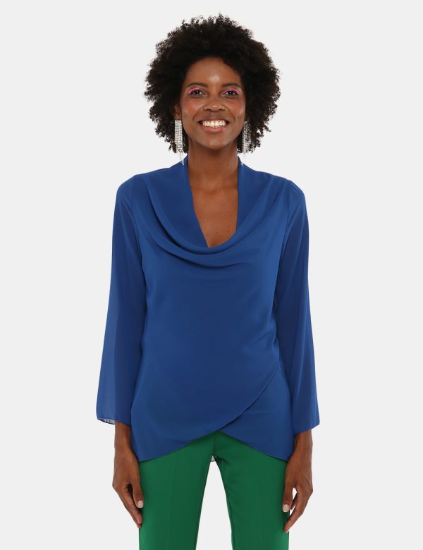 Camicia Vougue scollo morbido - 100% poliestereLa modella indossa la taglia S ed è alta 170 cm e la vestibilità è regolareUn