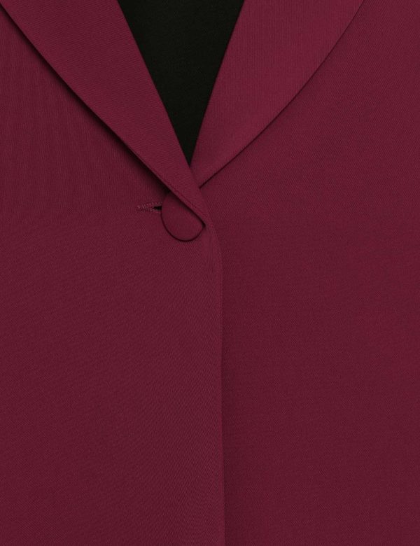 Giacca Vougue bordeaux prugna - COMPOSIZIONE E VESTIBILITÀ:97% poliestere 3% elastaneLa modella è alta 176 cm e indossa la t