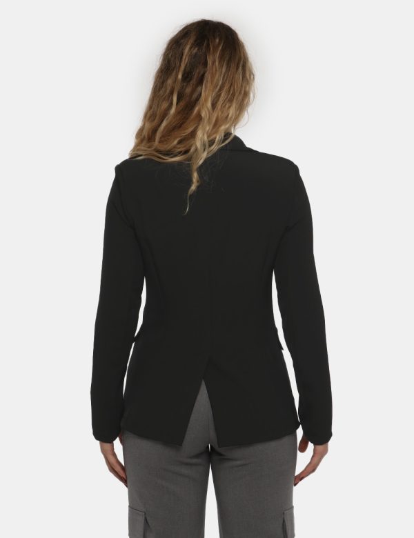 Blazer Vougue nero - COMPOSIZIONE E VESTIBILITÀ:97% poliestere 3% elastaneLa modella è alta 170 cm e indossa la taglia S. La