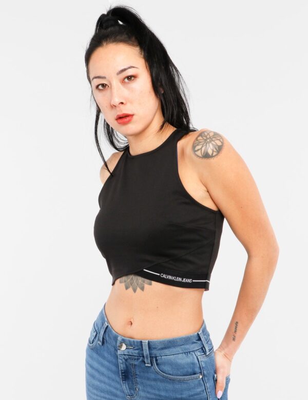 Top Calvin Klein elasticizzato - 77% piliestere 19% viscosa 11% elastaneLa modella indossa una taglia S ed è alta 173 cm e l