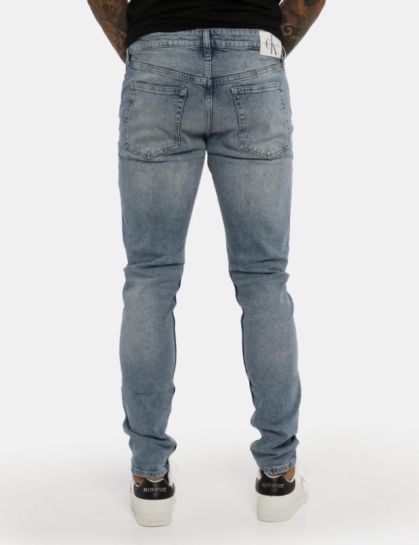 Jeans Calvin Klein blu denim - COMPOSIZIONE E VESTIBILITÀ:99% cotone 1% elastaneIl modello è alto 178 cm e indossa la taglia