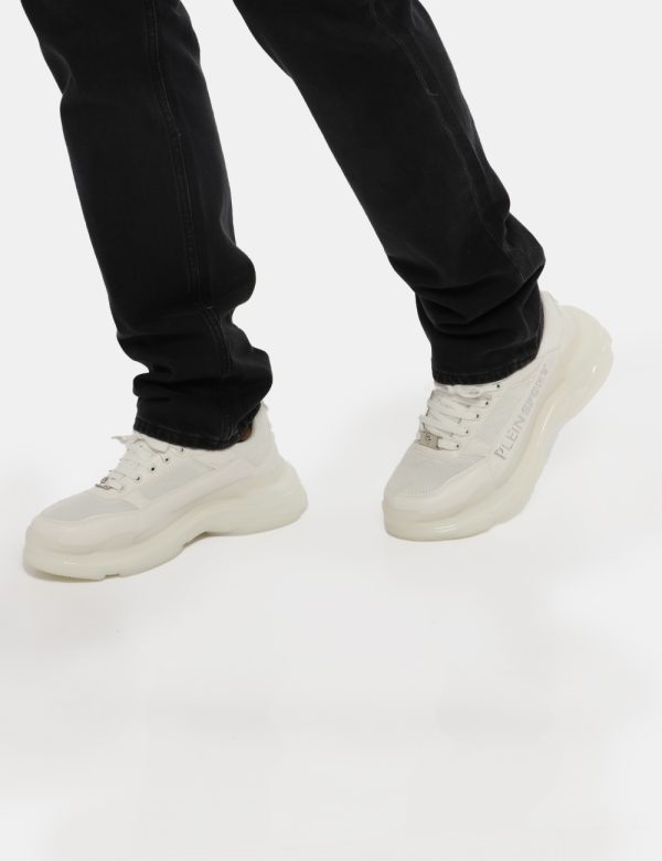 Jeans Calvin Klein nero - COMPOSIZIONE E VESTIBILITÀ:99% cotone 1% elastaneIl modello è alto 178 cm e indossa la taglia 32 c