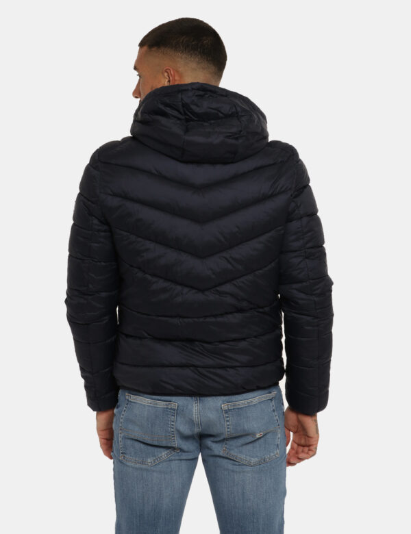 Piumino Yes Zee blu - COMPOSIZIONE E VESTIBILITÀ:100% poliestereIl modello è alto 178 cm e indossa la taglia L. La vestibili