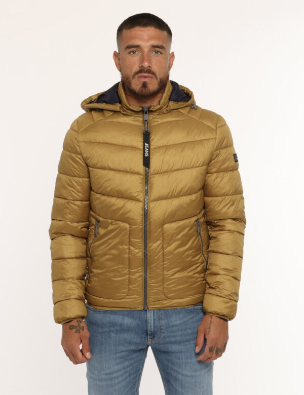 Piumino Yes Zee giallo ocra scuro - COMPOSIZIONE E VESTIBILITÀ:100% poliestereIl modello è alto 178 cm e indossa la taglia L