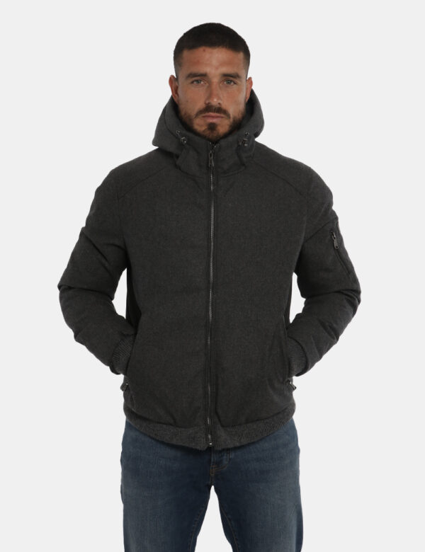 Piumino Yes Zee grigio - COMPOSIZIONE E VESTIBILITÀ:100% poliestereIl modello è alto 178 cm e indossa la taglia L. La vestib