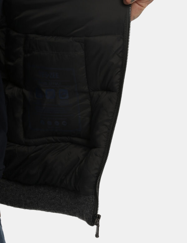 Piumino Yes Zee grigio - COMPOSIZIONE E VESTIBILITÀ:100% poliestereIl modello è alto 178 cm e indossa la taglia L. La vestib