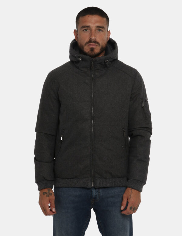 Piumino Yes Zee grigio - COMPOSIZIONE E VESTIBILITÀ:100% poliestereIl modello è alto 178 cm e indossa la taglia L. La vestib