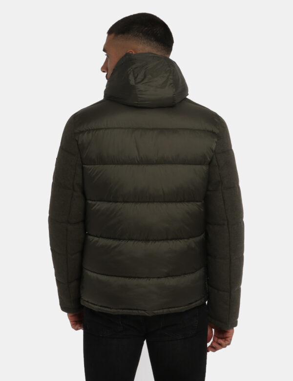 Piumino Yes Zee verde moro - COMPOSIZIONE E VESTIBILITÀ:50% poliestere 50% lanaIl modello è alto 178 cm e indossa la taglia