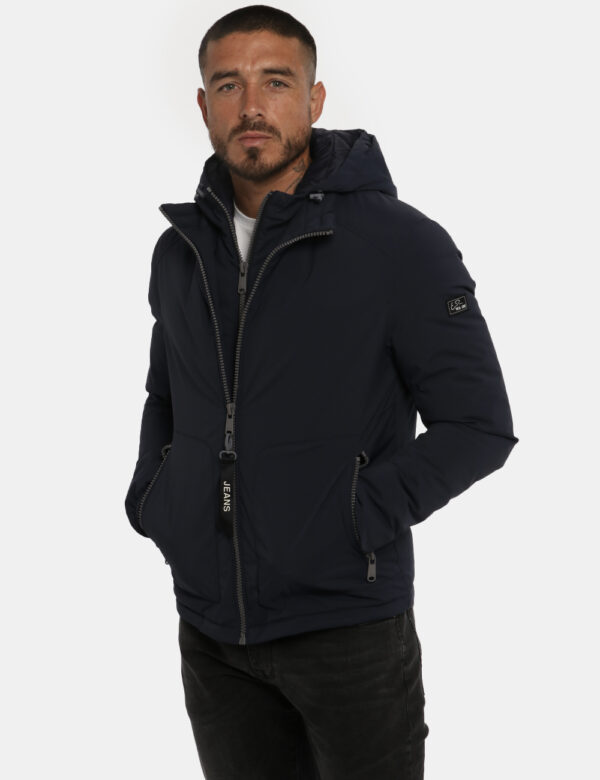 Piumino Yes Zee blu navy - COMPOSIZIONE E VESTIBILITÀ:100% poliestereIl modello è alto 178 cm e indossa la taglia L. La vest