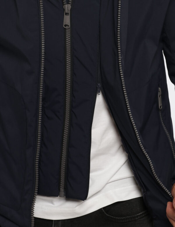 Piumino Yes Zee blu navy - COMPOSIZIONE E VESTIBILITÀ:100% poliestereIl modello è alto 178 cm e indossa la taglia L. La vest
