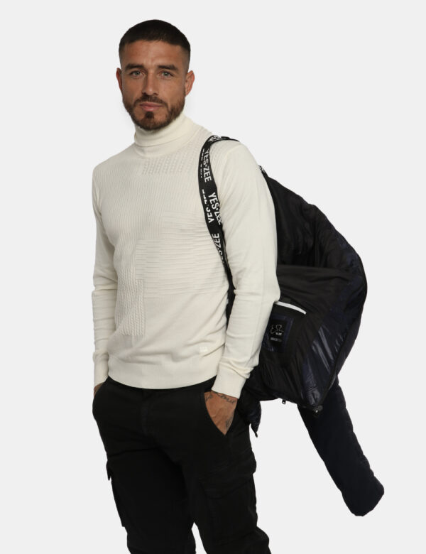 Piumino Yes Zee blu - COMPOSIZIONE E VESTIBILITÀ:100% poliammidicaIl modello è alto 178 cm e indossa la taglia L. La vestibi
