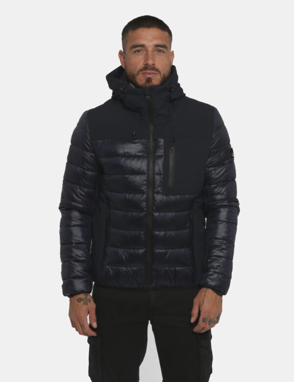 Piumino Yes Zee blu - COMPOSIZIONE E VESTIBILITÀ:100% poliammidicaIl modello è alto 178 cm e indossa la taglia L. La vestibi