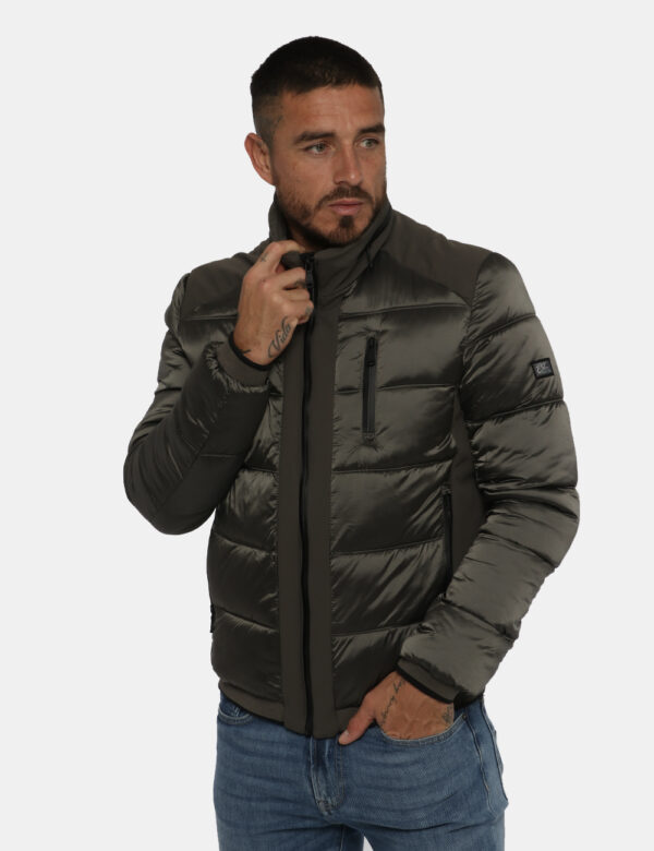 Piumino Yes Zee grigio - COMPOSIZIONE E VESTIBILITÀ:100% poliammidicaIl modello è alto 178 cm e indossa la taglia L. La vest