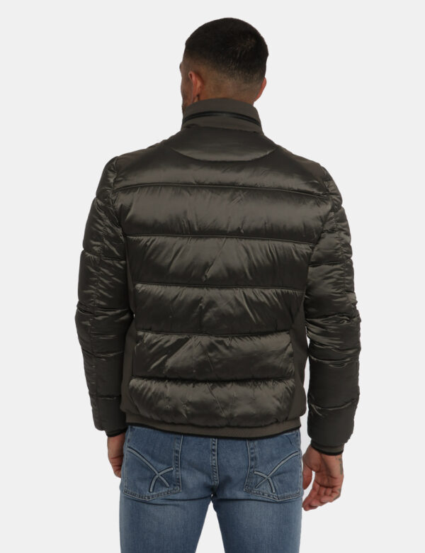 Piumino Yes Zee grigio - COMPOSIZIONE E VESTIBILITÀ:100% poliammidicaIl modello è alto 178 cm e indossa la taglia L. La vest
