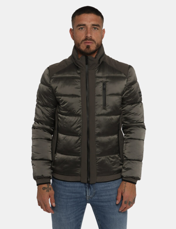 Piumino Yes Zee grigio - COMPOSIZIONE E VESTIBILITÀ:100% poliammidicaIl modello è alto 178 cm e indossa la taglia L. La vest