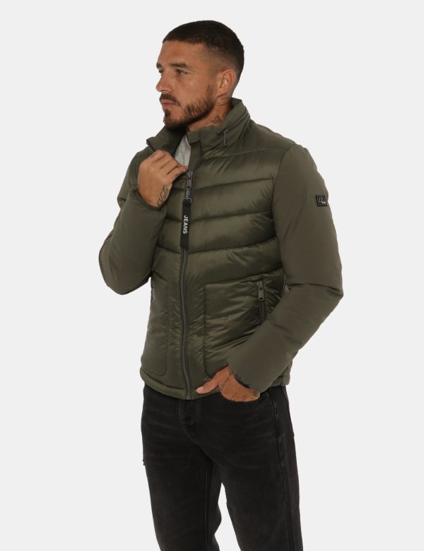 Piumino Yes Zee verde - COMPOSIZIONE E VESTIBILITÀ:100% poliammidicaIl modello è alto 178 cm e indossa la taglia L. La vesti