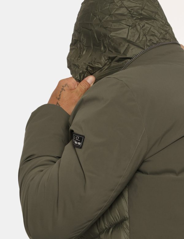 Piumino Yes Zee verde - COMPOSIZIONE E VESTIBILITÀ:100% poliammidicaIl modello è alto 178 cm e indossa la taglia L. La vesti