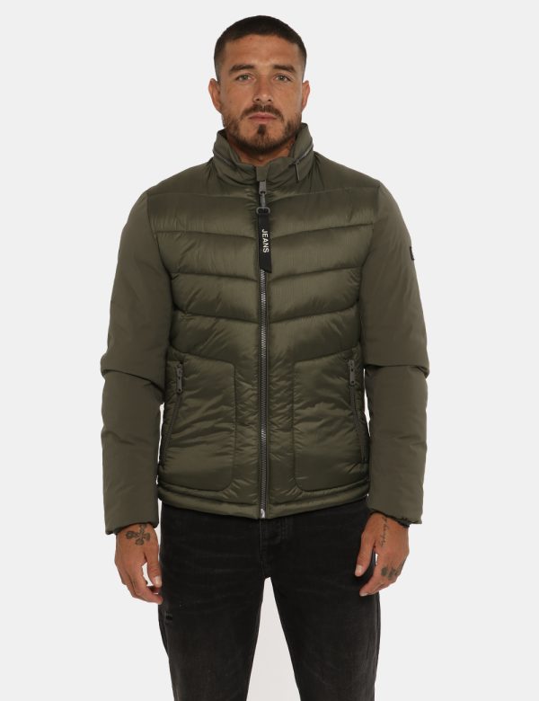 Piumino Yes Zee verde - COMPOSIZIONE E VESTIBILITÀ:100% poliammidicaIl modello è alto 178 cm e indossa la taglia L. La vesti