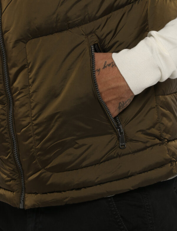 Piumino Yes Zee smanicato marrone bruciato - COMPOSIZIONE E VESTIBILITÀ:91% poliestere 9% elastaneIl modello è alto 178 cm e