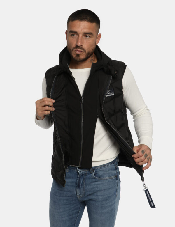 Piumino Yes Zee smanicato nero - COMPOSIZIONE E VESTIBILITÀ:91% poliestere 9% elastaneIl modello è alto 178 cm e indossa la