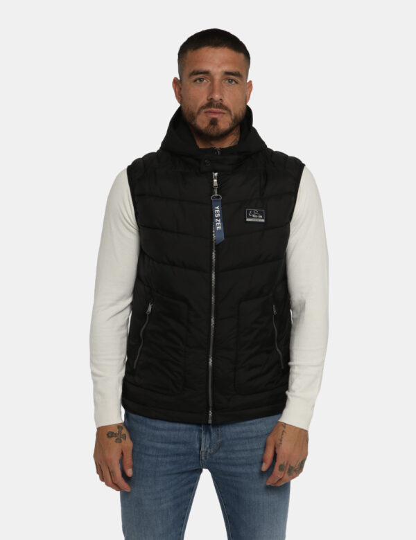 Piumino Yes Zee smanicato nero - COMPOSIZIONE E VESTIBILITÀ:91% poliestere 9% elastaneIl modello è alto 178 cm e indossa la