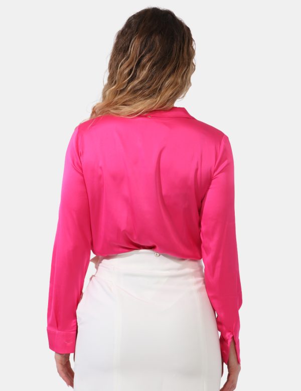 Camicia Liu-Jo Rosa - Camicia con body in total rosa shocking. Presenti fake taschini a toppa con taglio incrociato sul fron
