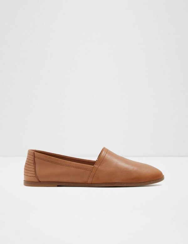 Scarpa ALDO bassa - Altezza tacco 1 cmPunta alla semplicità con questa scarpa firmata ALDO! Che sia per il lavoro o per il t