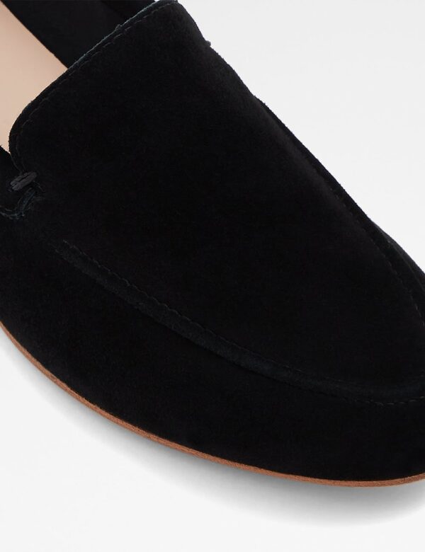 Mocassino ALDO scamosciato - Altezza tacco 2 cmUn mocassino classico in versione scamosciata per dare vita ad abbinamenti di