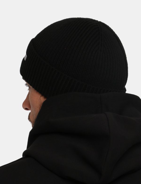 Cappello Calvin Klein nero - COMPOSIZIONE E VESTIBILITÀ:50% cotone 50% acrilicoCONSIGLI DI STILE:Cappello modello berretto i