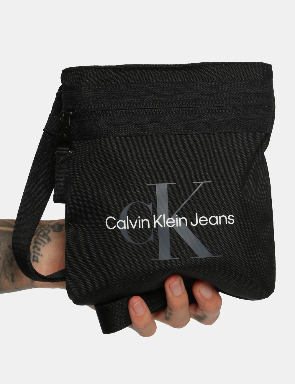 K50K511097-ot_BDS_AI23_4 Borsa Calvin Klein borsello nero - COMPOSIZIONE E VESTIBILITÀ:100% poliestere rigeneratoCONSIGLI DI STILE:Borsello in total