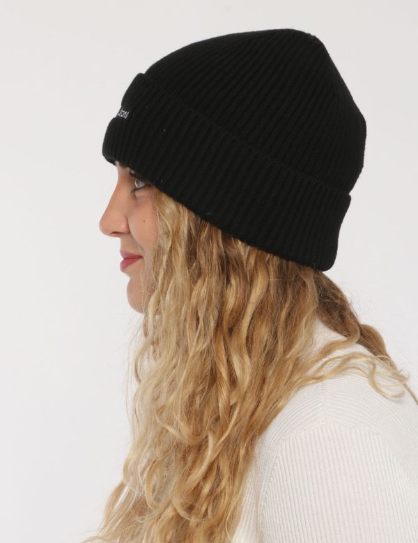 Cappello Calvin Klein nero - COMPOSIZIONE E VESTIBILITÀ:50% acrilico 50% cotoneCONSIGLI DI STILE:Cappello modello berretto i