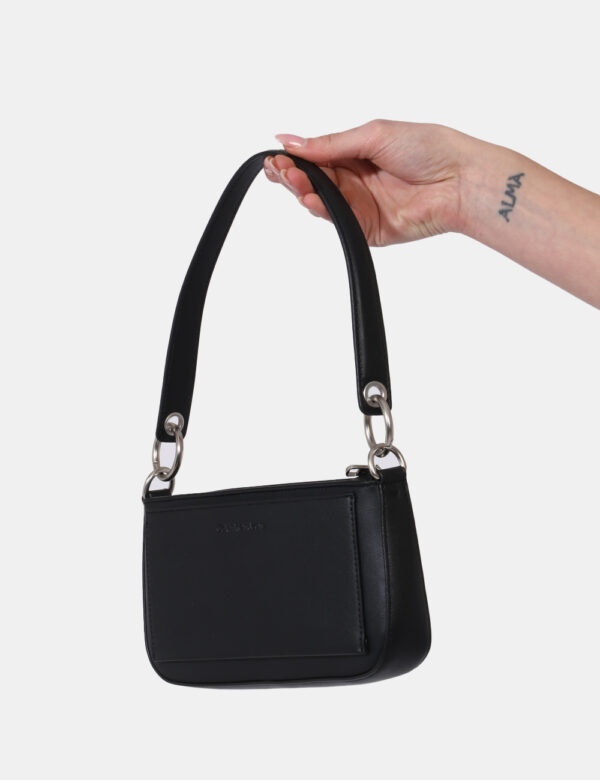 Borse Calvin Klein Nero - Borsa a mano modello pochette in total nero con logo brand bianco. L'interno è composto da unico s