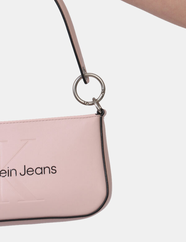 Borse Calvin Klein Rosa - Borsa a mano modello pochette in total rosa chiaro con logo brand nero. L'interno è composto da un