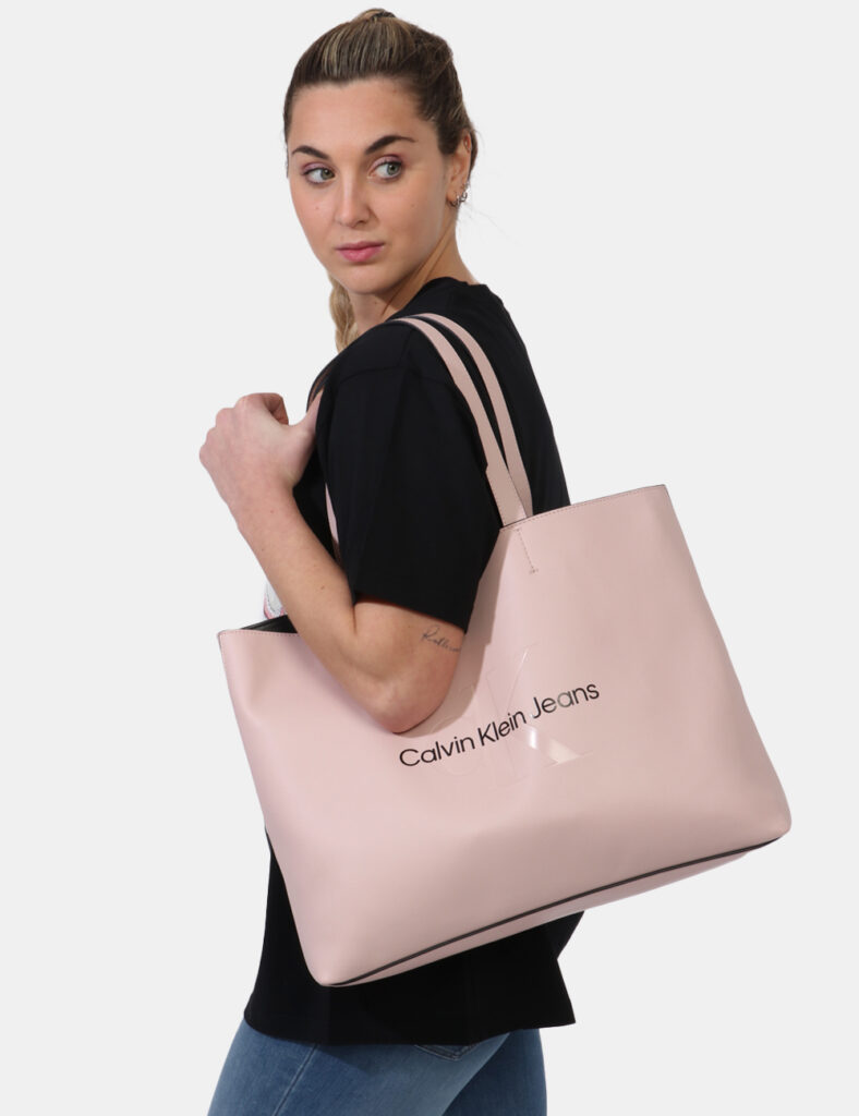 Borse Calvin Klein Rosa - Shopper bag di grandi dimensioni in tinta rosa chiaro con logo brand nero. La borsa si presenta co