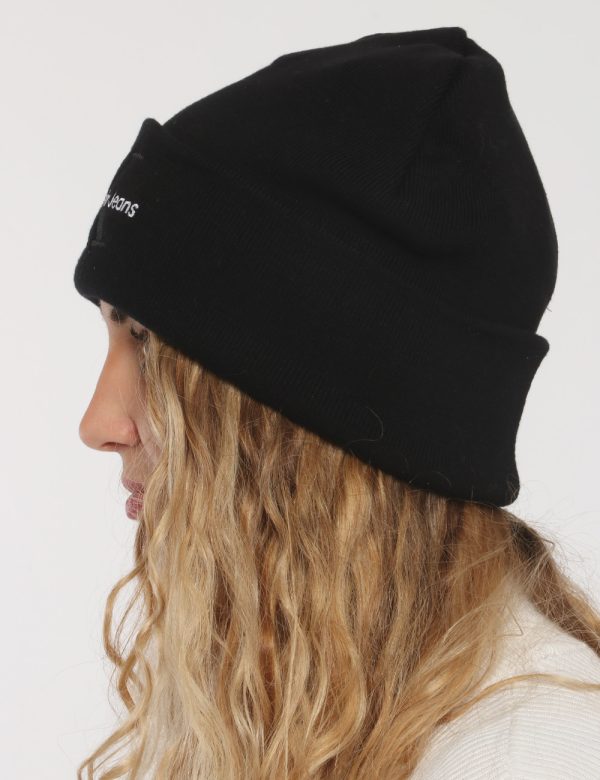 Cappello Calvin Klein nero - COMPOSIZIONE E VESTIBILITÀ:100% cotoneCONSIGLI DI STILE:Cappello modello berretto in total nero