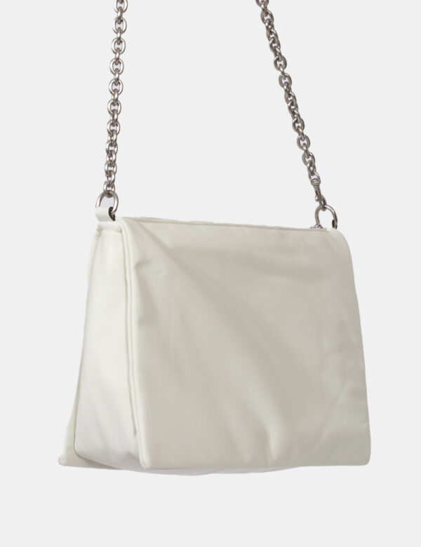 Borsa Calvin Klein Bianco - Borsa a tracolla di medie dimensioni in total bianco panna. La bag si compone di unico scomparti