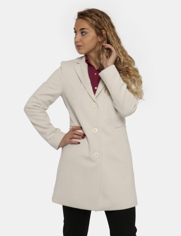 Cappotto Vougue panna - COMPOSIZIONE E VESTIBILITÀ:92% poliestere 8% viscosaLa modella è alta 170 cm e indossa la taglia S.