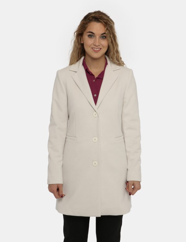 Cappotto Vougue panna - COMPOSIZIONE E VESTIBILITÀ:92% poliestere 8% viscosaLa modella è alta 170 cm e indossa la taglia S.