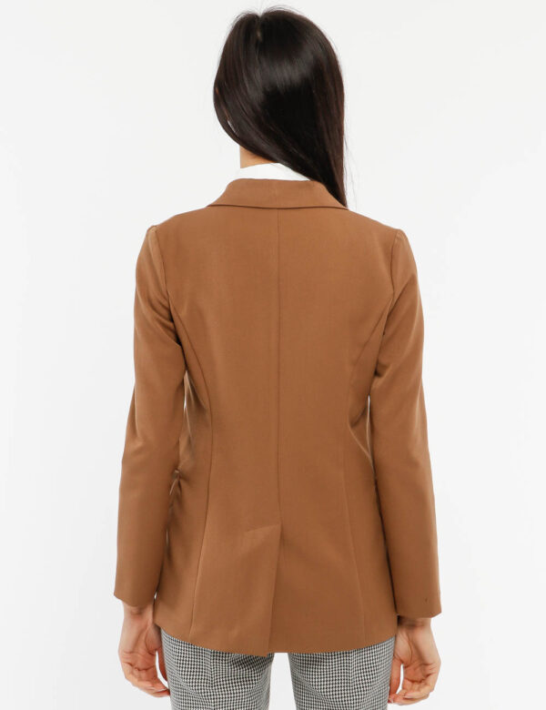 Blazer Vougue con tasche finte - 77% poliestere 17% viscosa 6% elastinaLa modella indossa la taglia S e la vestibilità è reg