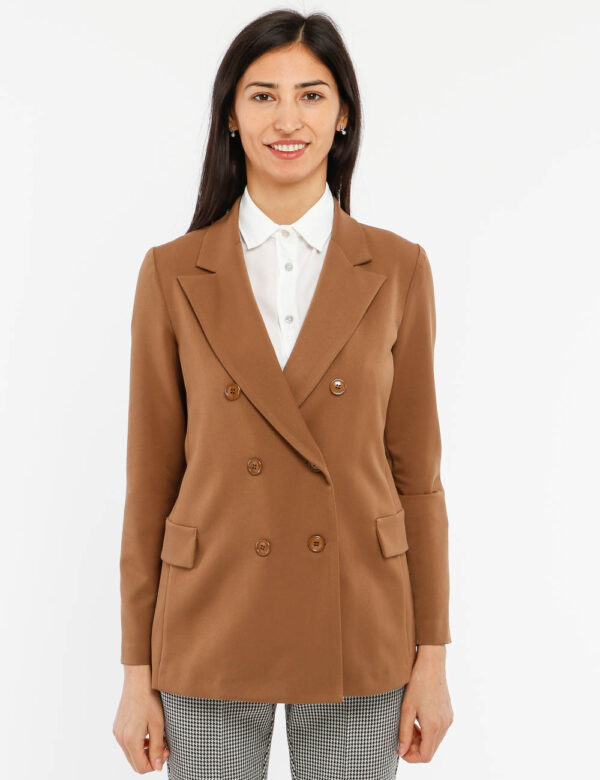Blazer Vougue con tasche finte - 77% poliestere 17% viscosa 6% elastinaLa modella indossa la taglia S e la vestibilità è reg