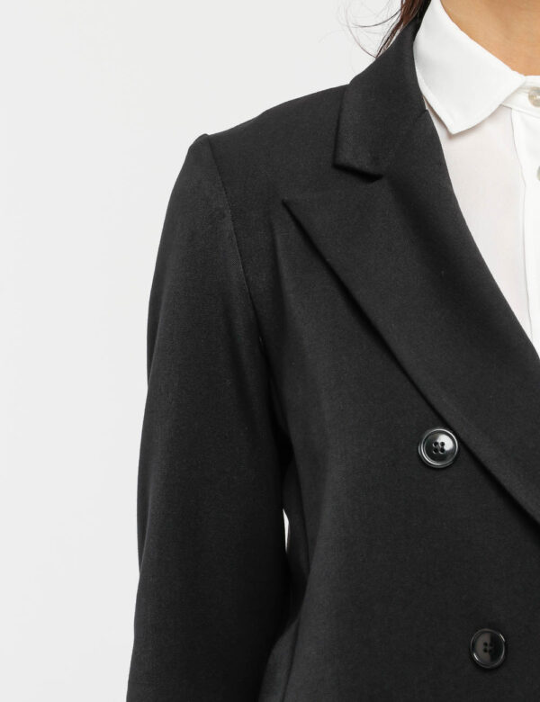 Blazer Vougue con tasche finte - 77% poliestere 17% viscosa 6% elastinaLa modella indossa la taglia S e la vestibilità è reg