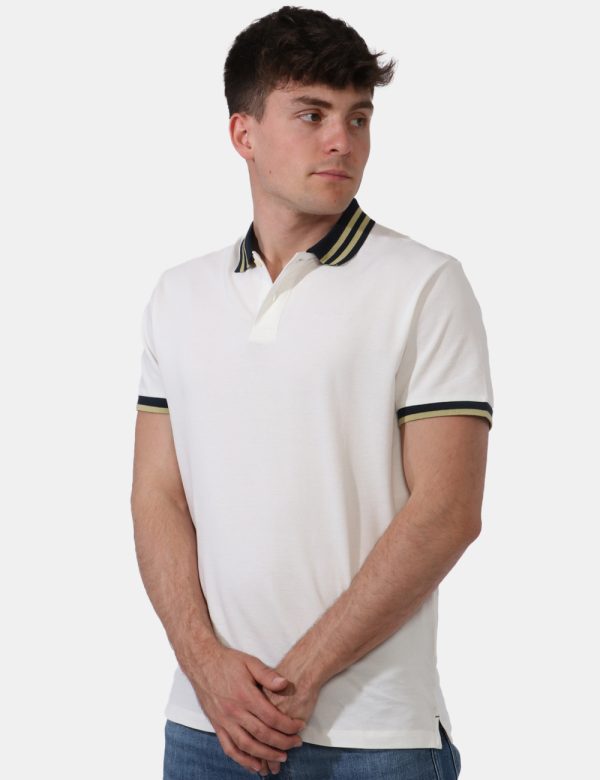 Polo Pepe Jeans Bianco - Polo in total bianco con logo brand ricamato ad altezza cuore. Presente colletto alla peter pan blu