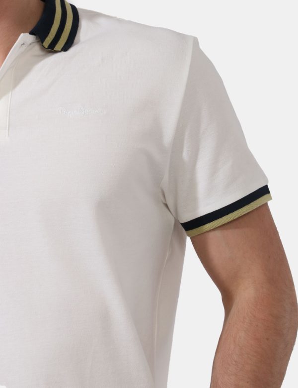 Polo Pepe Jeans Bianco - Polo in total bianco con logo brand ricamato ad altezza cuore. Presente colletto alla peter pan blu